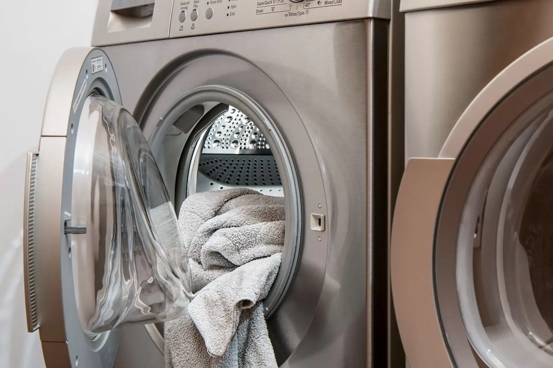 So entfernen Sie einen unangenehmen Geruch aus einer Waschmaschine