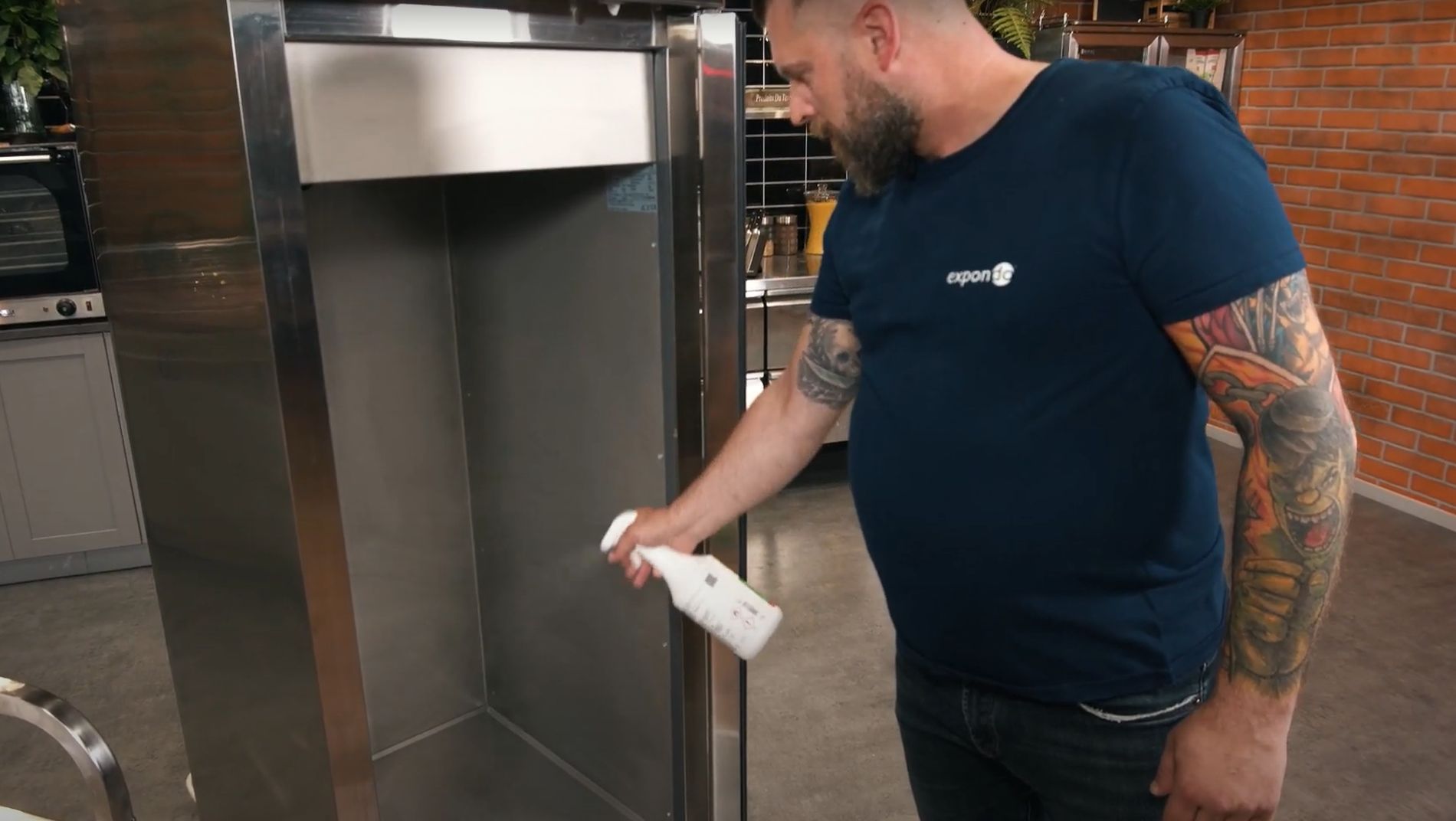 Jak wyczyścić lodówkę