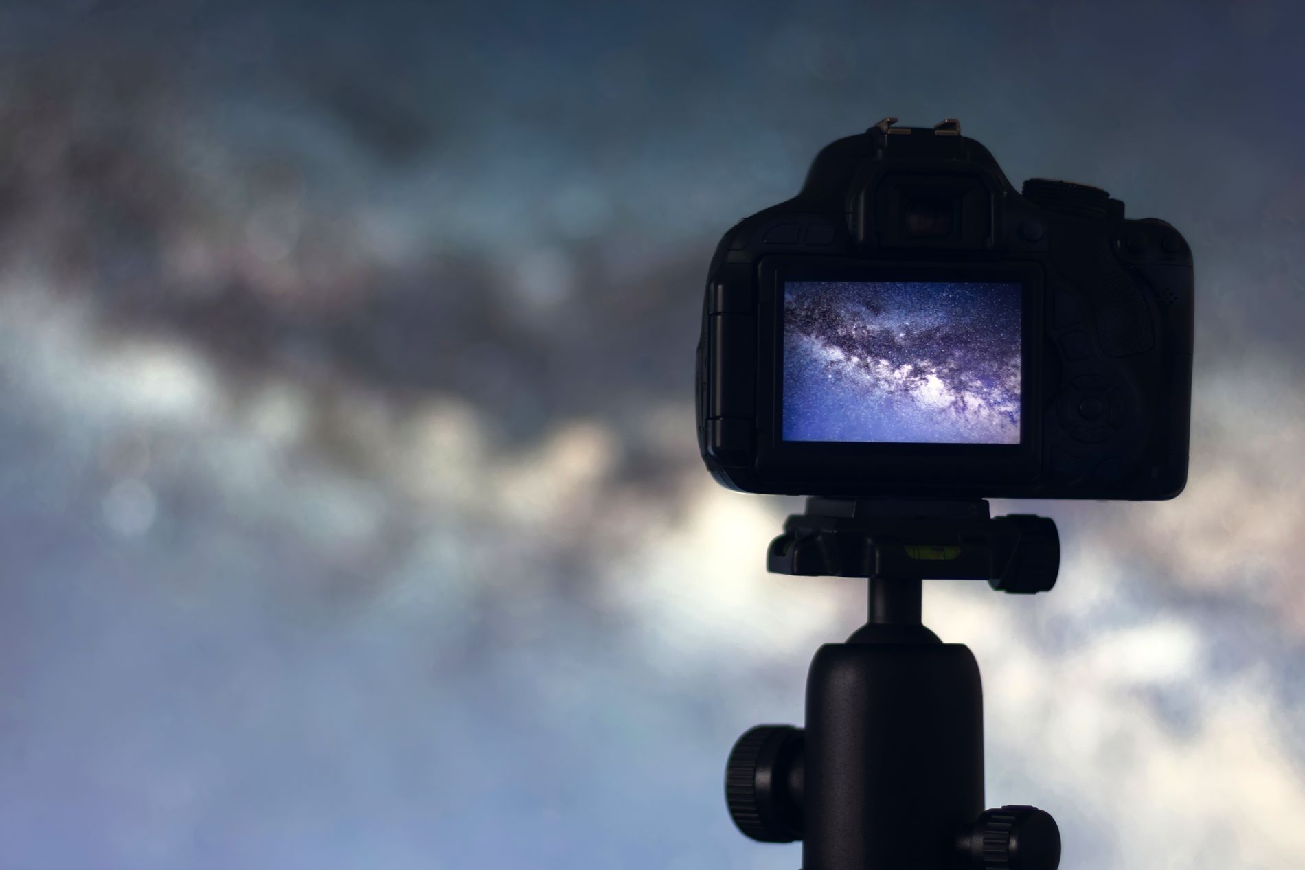 Zostań fotografem gwiazd już dziś! Poznaj podstawy astrofotografii dla początkujących 