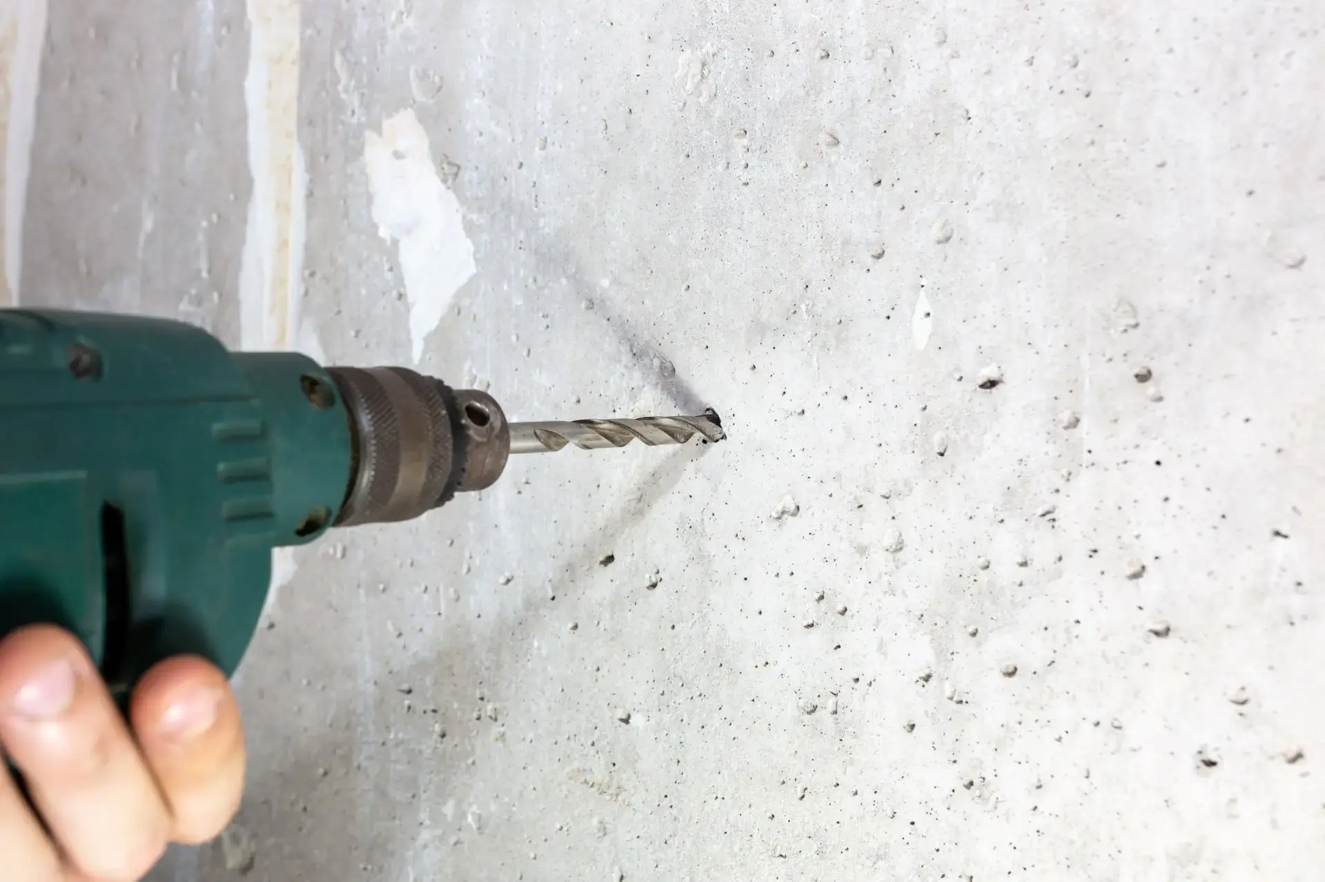 Jak wykonać wiercenie w betonie i żelbetonie?