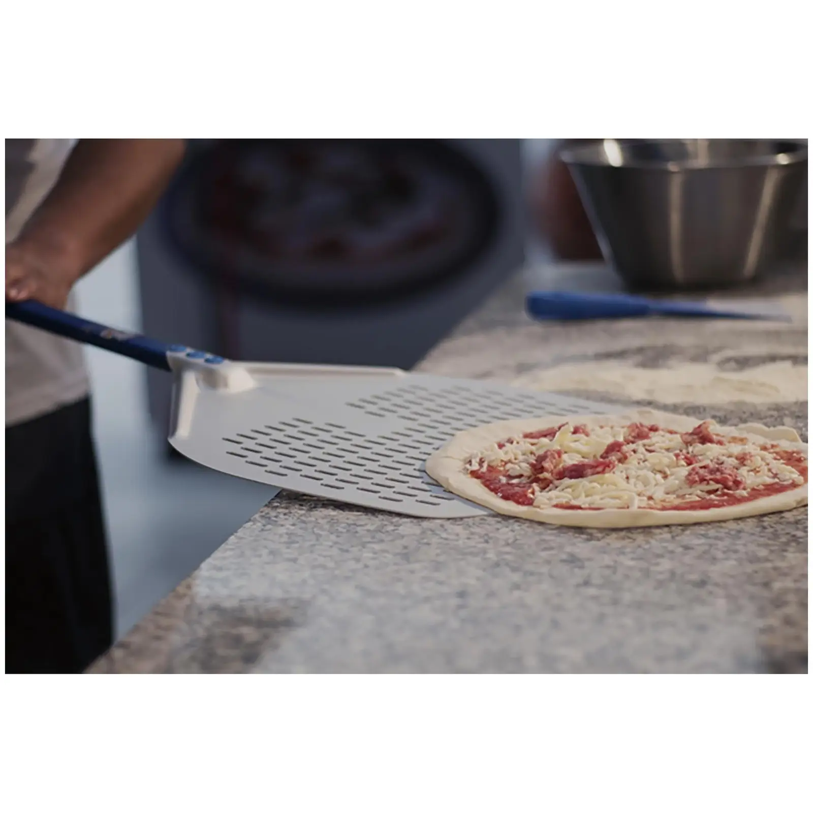 Łopata do pizzy - 45 x 45 cm - perforowana - uchwyt: 60 cm - aluminium anodowane
